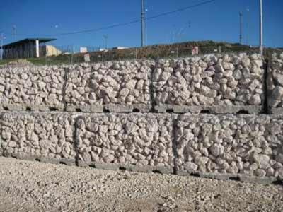 gabbioni metallici preassemblati per interventi edili e lavori stradali