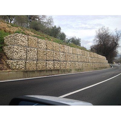 muro di sostegno realizzato con gabbioni preassemblati