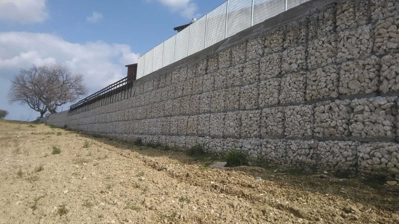 muro di sostegno con gabbioni per l'edilizia