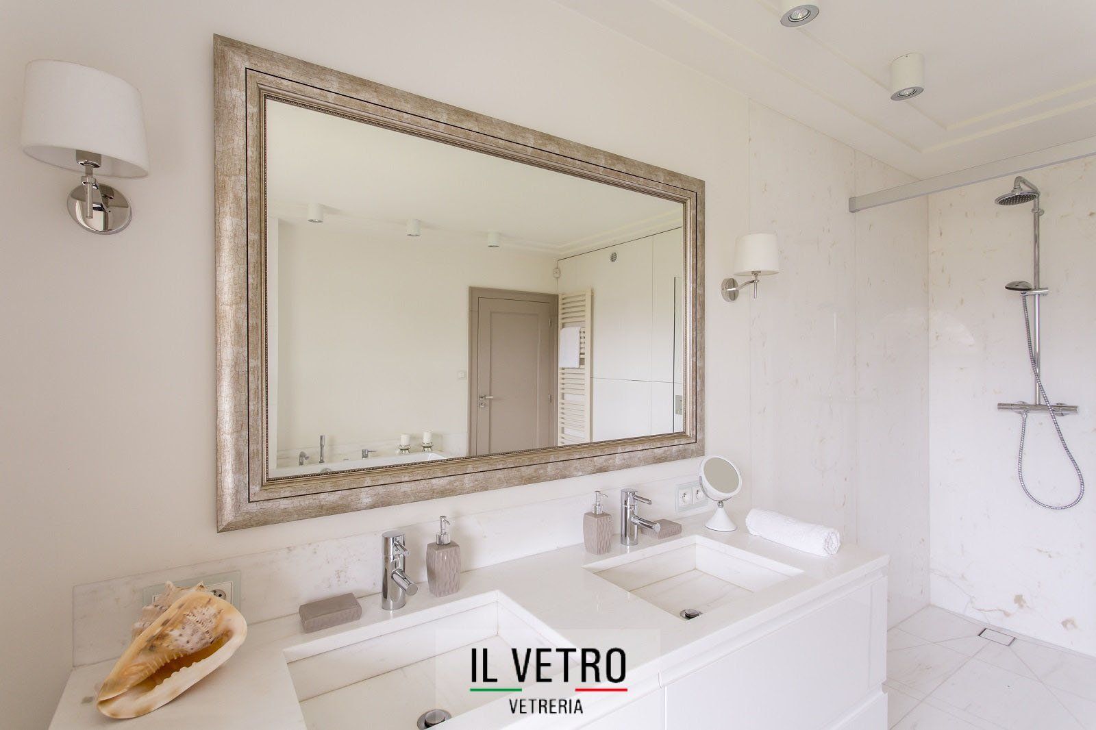 Specchio incorniciato