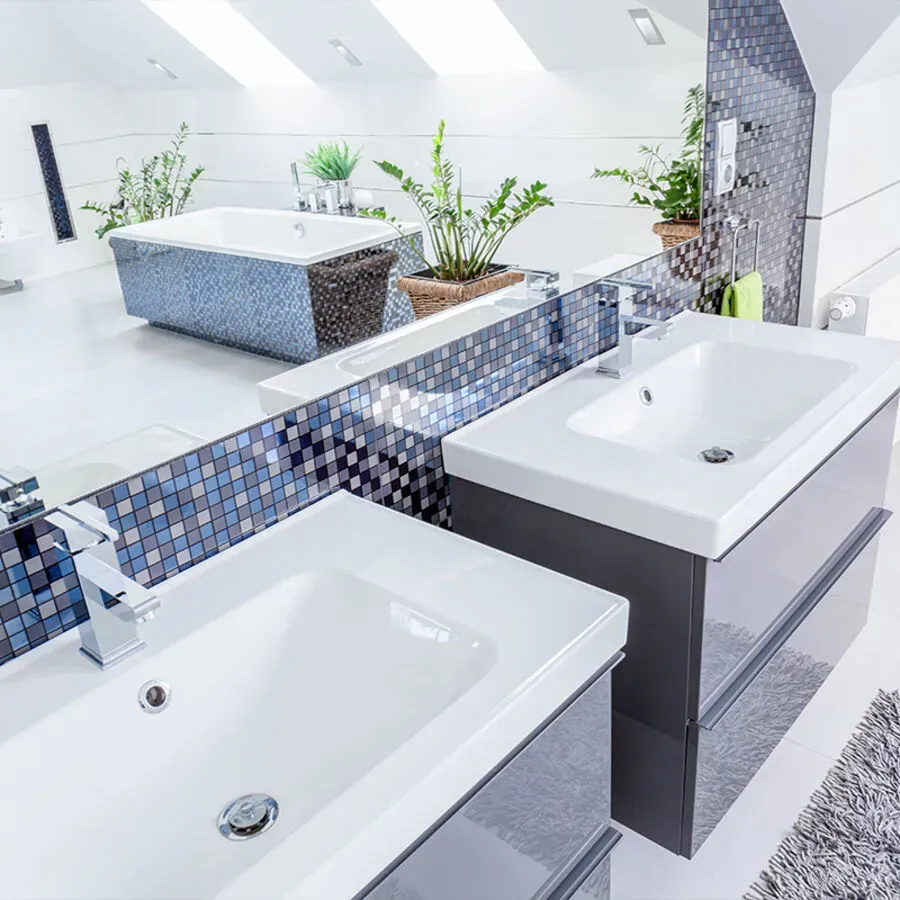 A bathroom with two sinks and a bathtub
