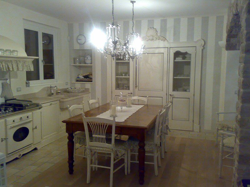 tinteggiatura interni sala da pranzo tradizionale