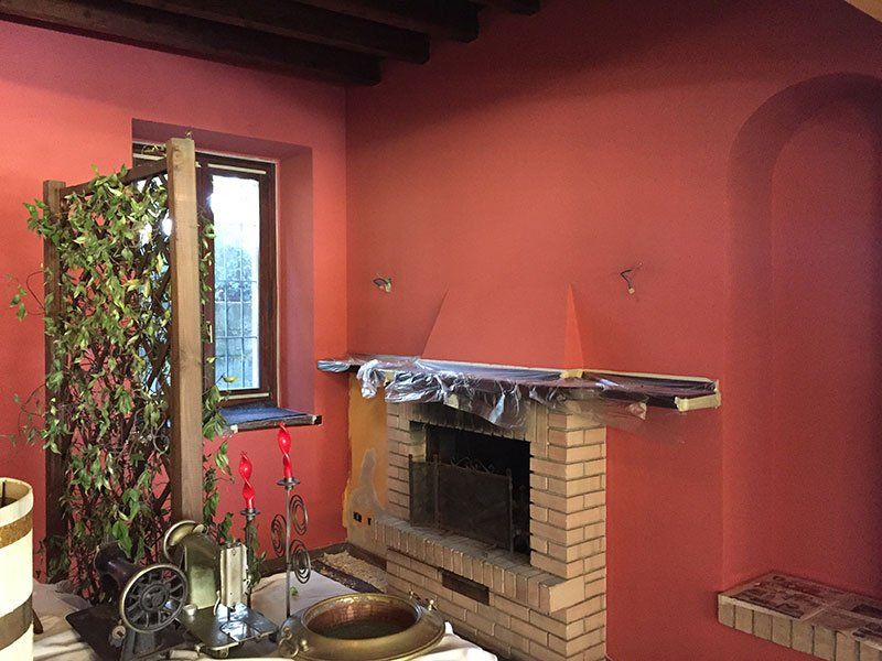 tinteggiatura interni caminetto