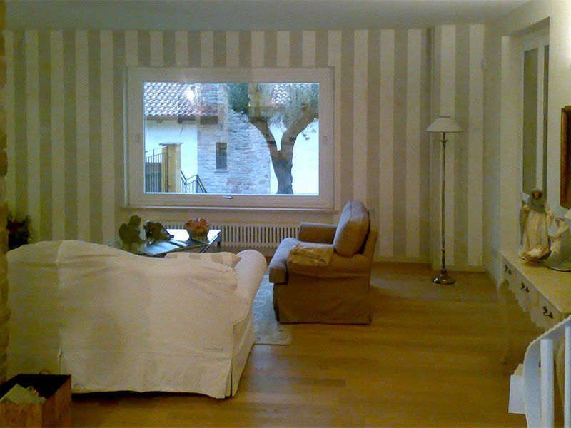 tinteggiatura interni salotto