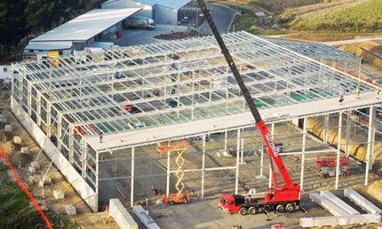 Hydralift crane working on commercial building