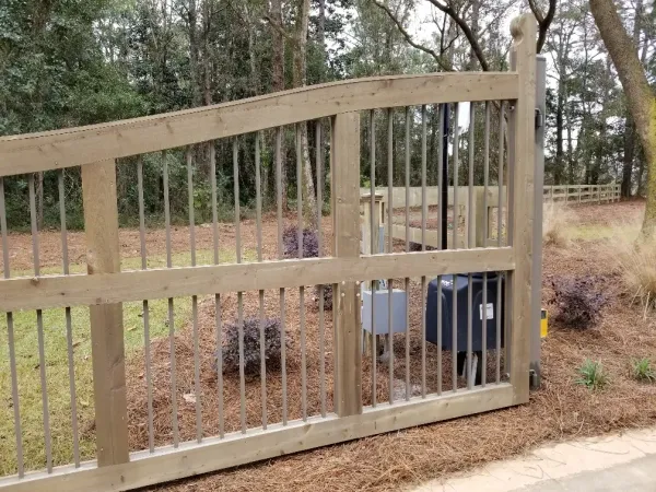 Experienced fence contractors in Gulf Shores AL from Mitchell Fence Company