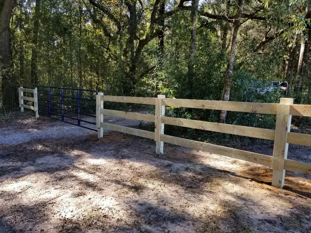 Fence contractor in Orange Beach AL by Mitchell Fence Company
