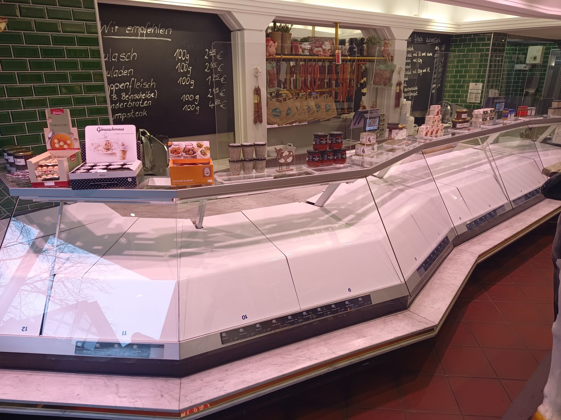 Nachtabdeckung Metzgereitheke