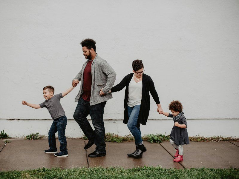 ?是不是「太幫忙」了?從心理學角度看,父母過度照顧的5個徵兆