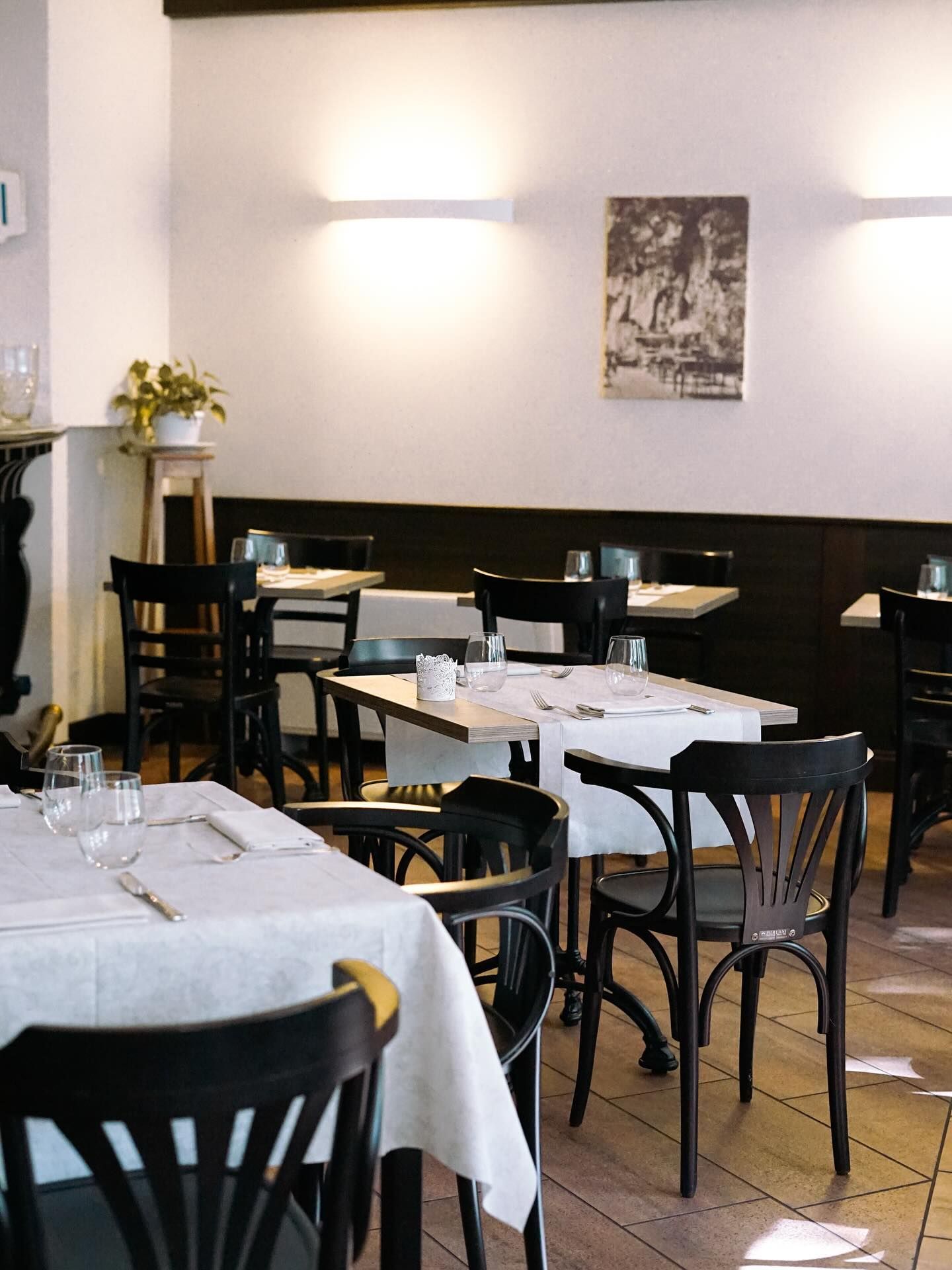 Vista dell'esterno del ristorante per matrimoni Le Grotte di Valganna, provincia di Varese