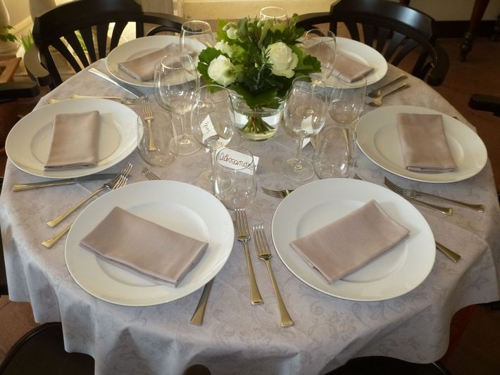 tavola imbandita delle Grotte di Valganna