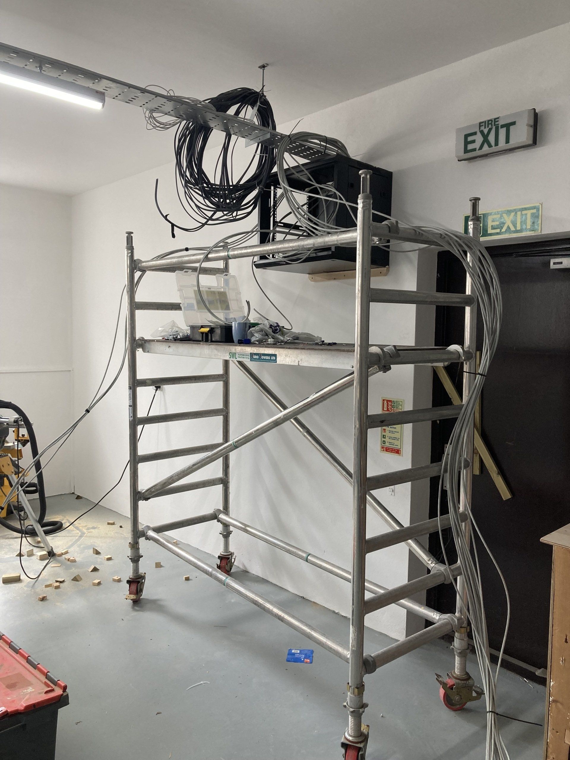 mobile scaffolding tower