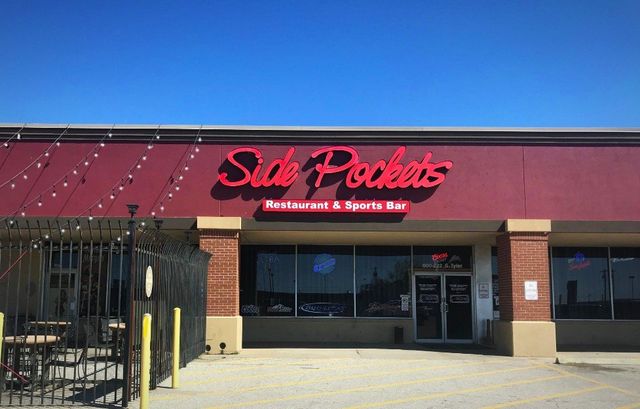 SIDE POCKETS - 10 Photos & 35 Reviews - 600 NW Englewood Rd