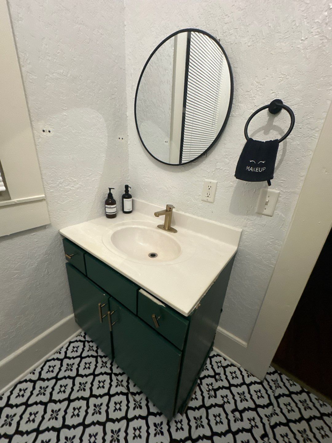A bathroom with a sink and a mirror