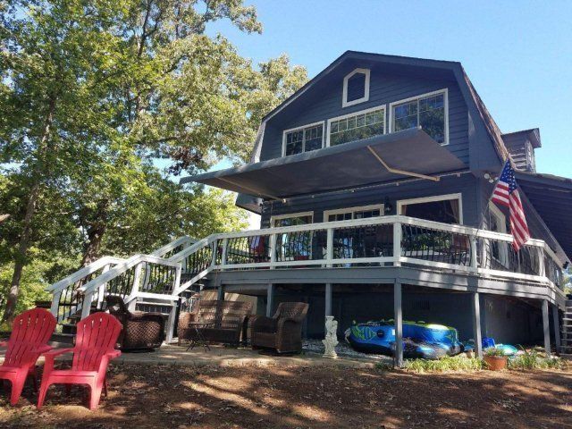 Handmade Retractable Awning Retail — Building with Retractable Awning in Spartanburg, SC