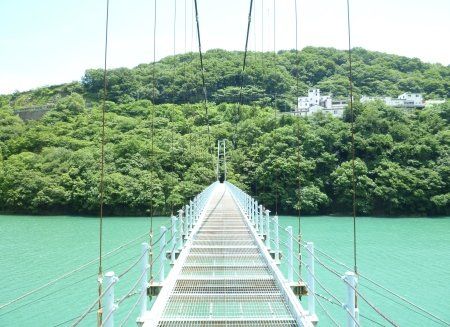 Shimuzu wire footbridge in Ikeda