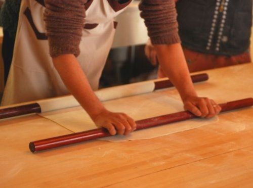 Making Iya soba noodles