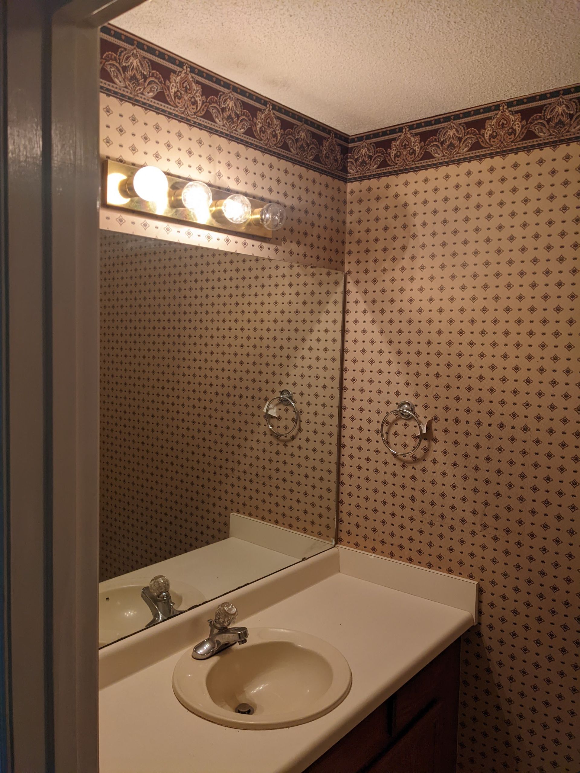 A bathroom with a sink and a mirror