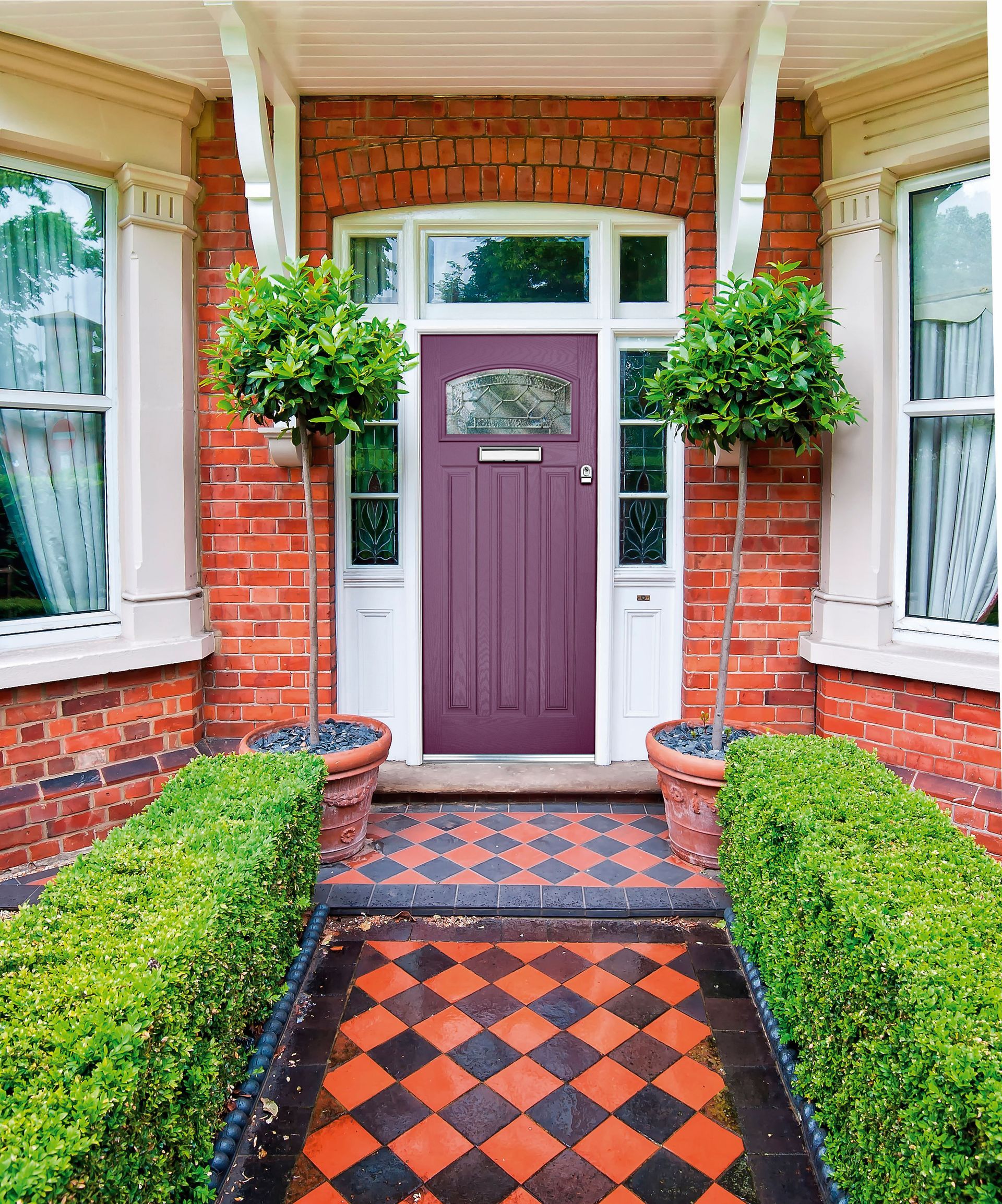 With a wide range of colours, styles, and frames to choose from, and the latest security features available for every door, our composite doors are the right choice!