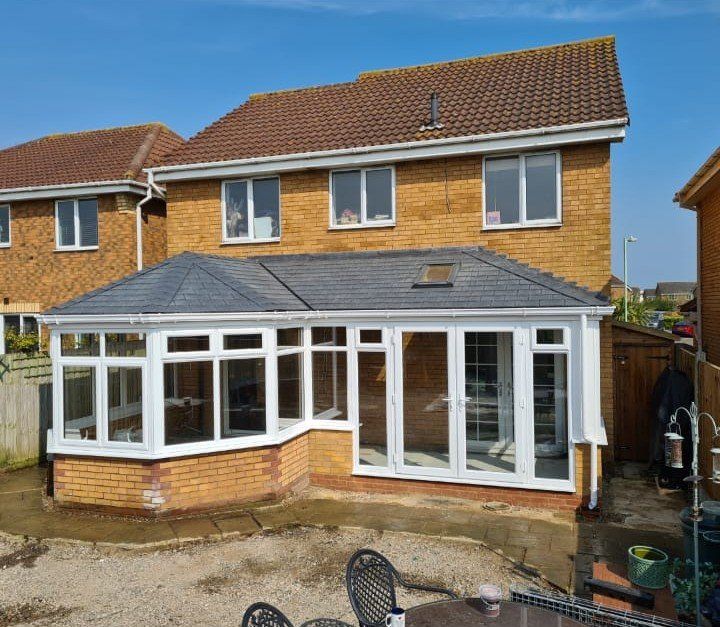 P-shaped conservatory installation