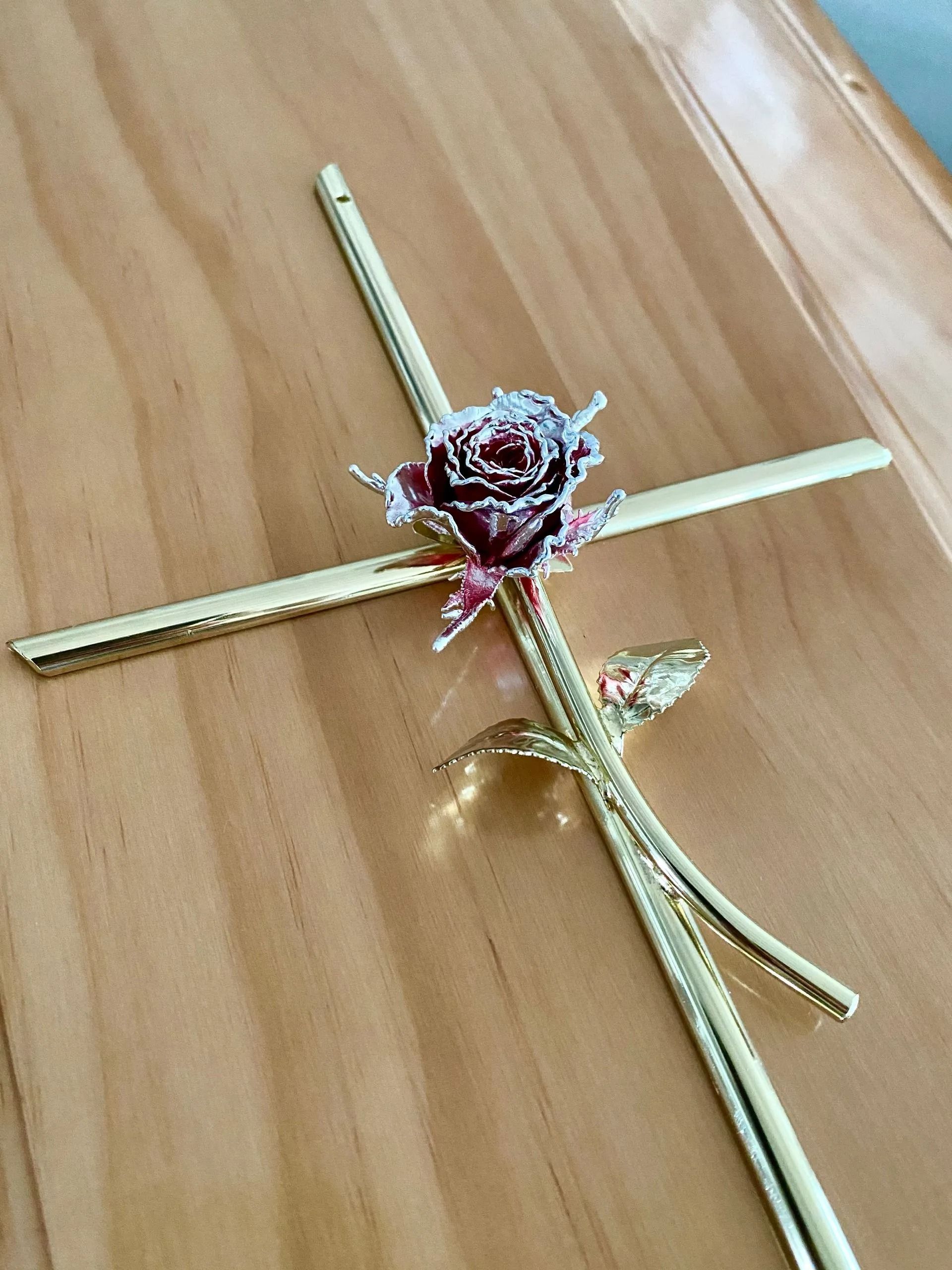 Croce con fiore proposta 3