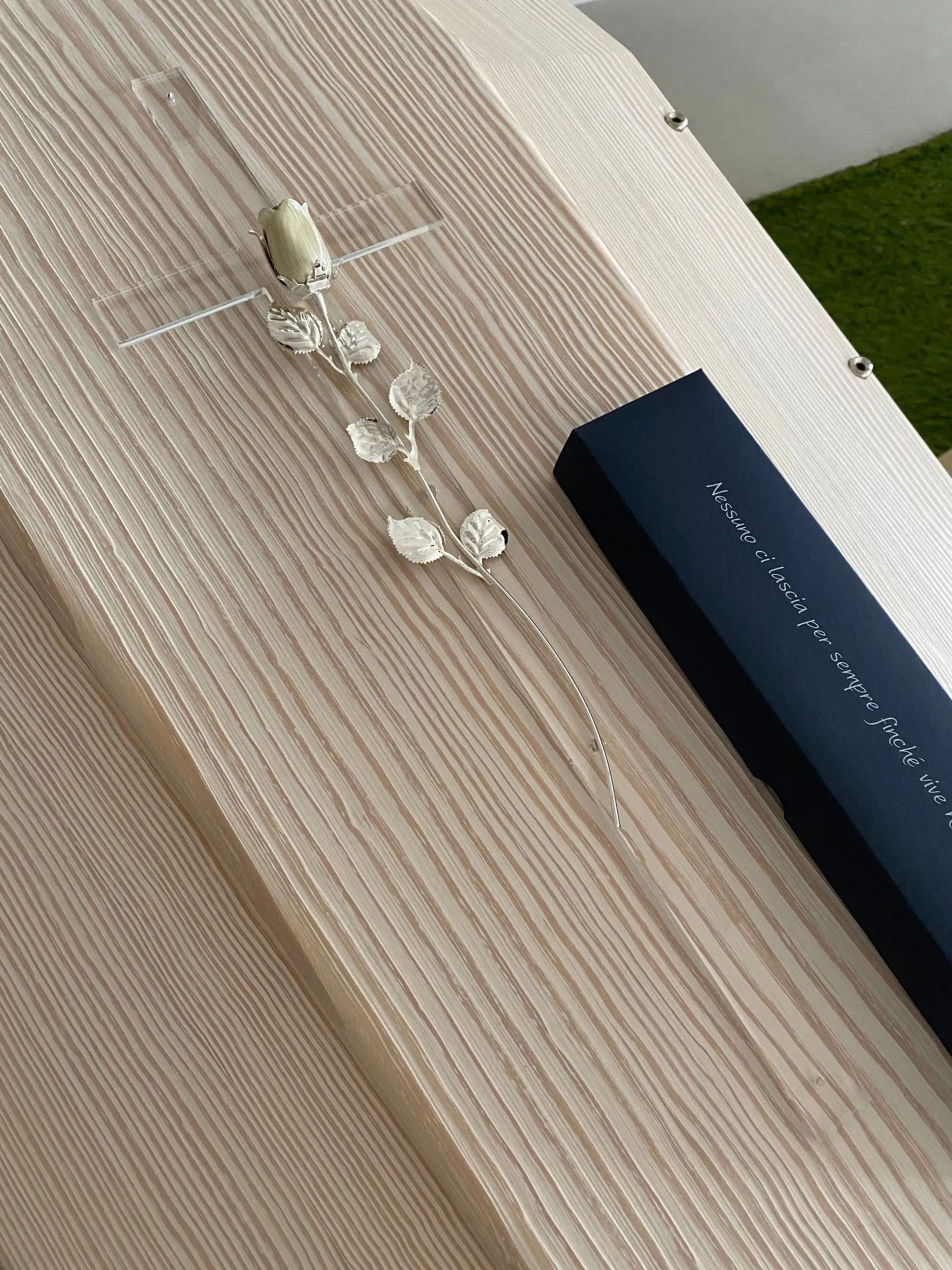 Croce con fiore proposta 2