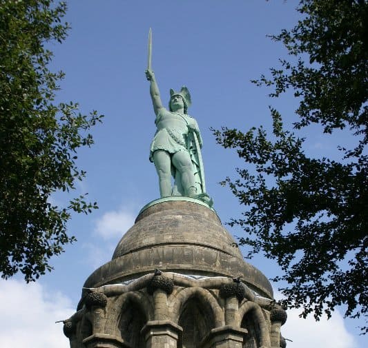 eine statue
