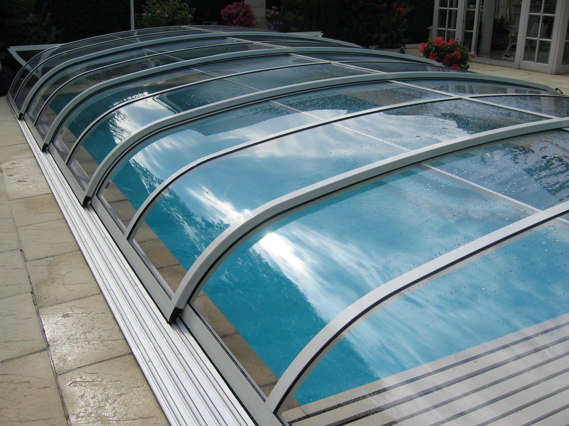 Pool mit Überdachung