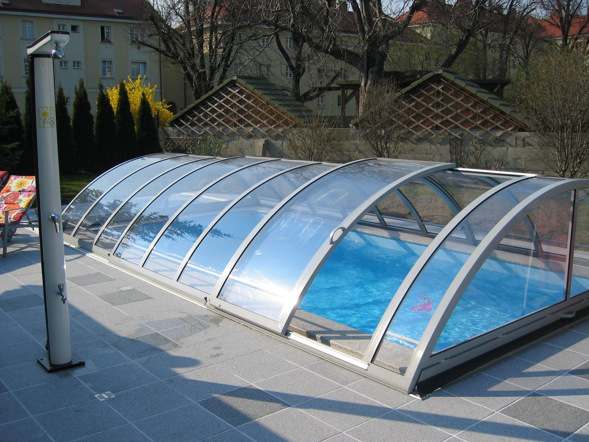 Pool mit Überdachung halbkreis