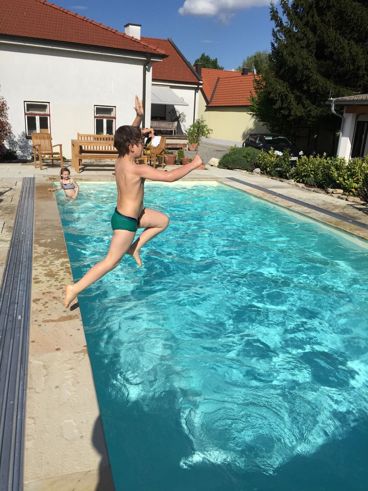 Pool Neubau mit Kind