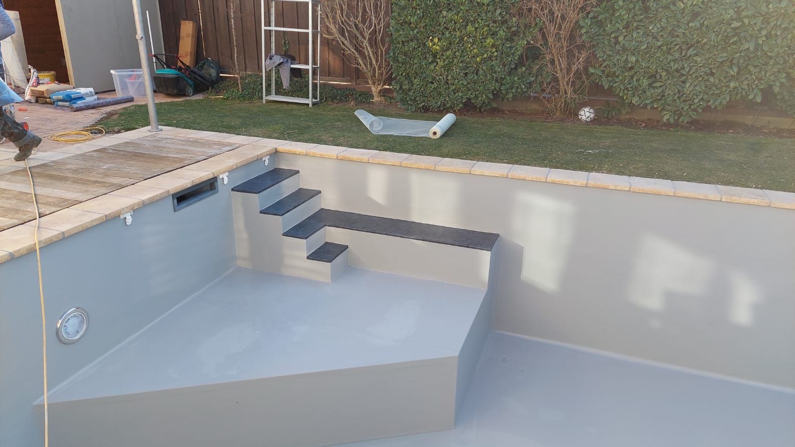 fertige Sanierung eines Pools