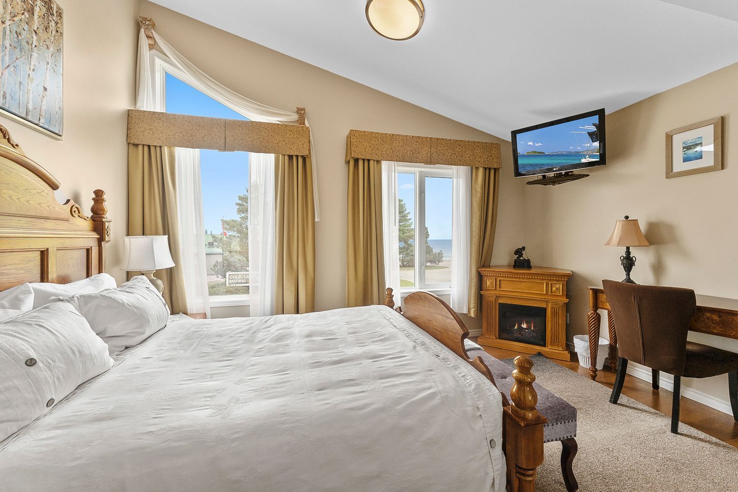 One of our many rooms with a view of the lake.