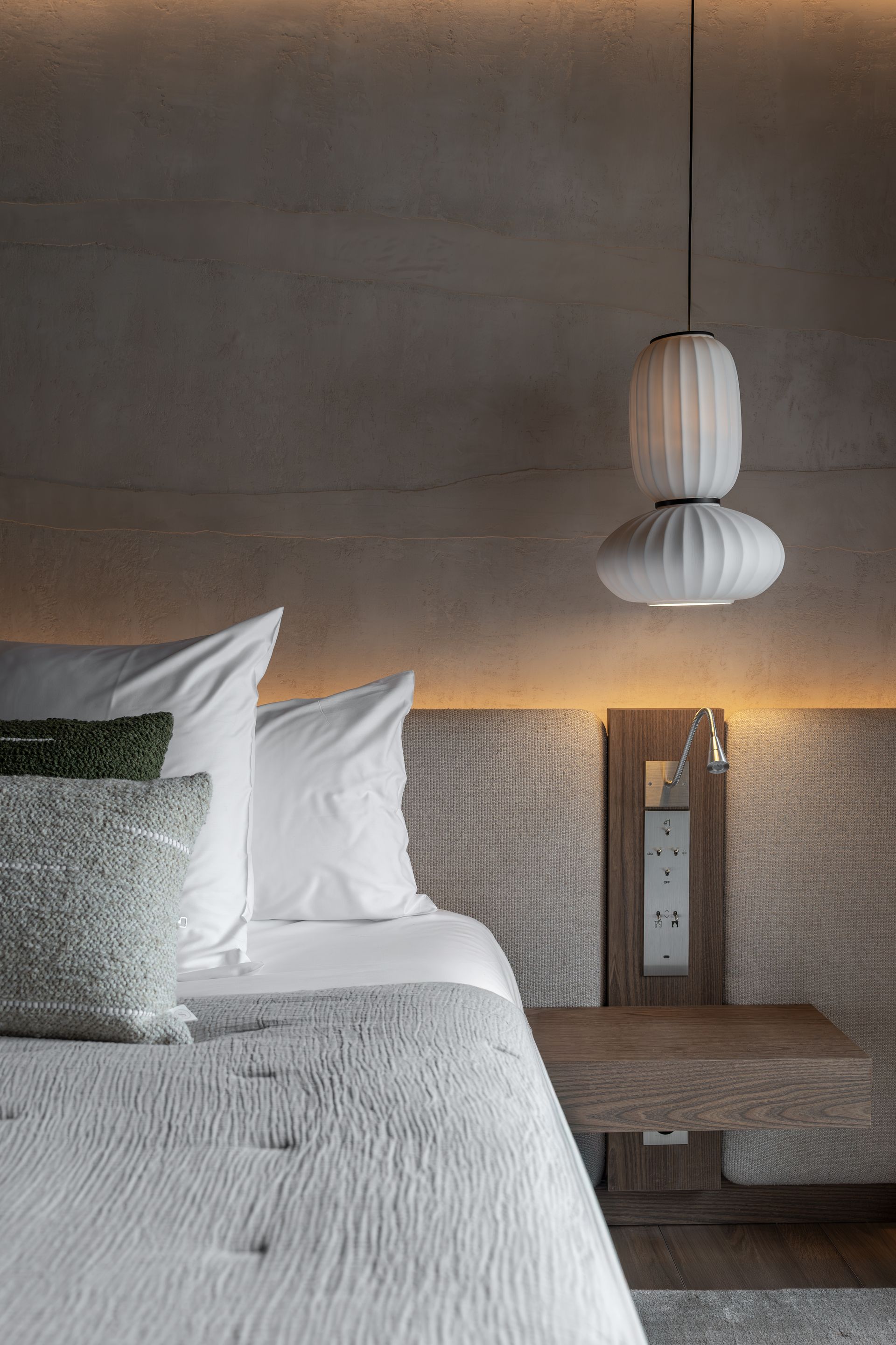 Chalet Escapade There is a bed with white sheets and pillows in the room.