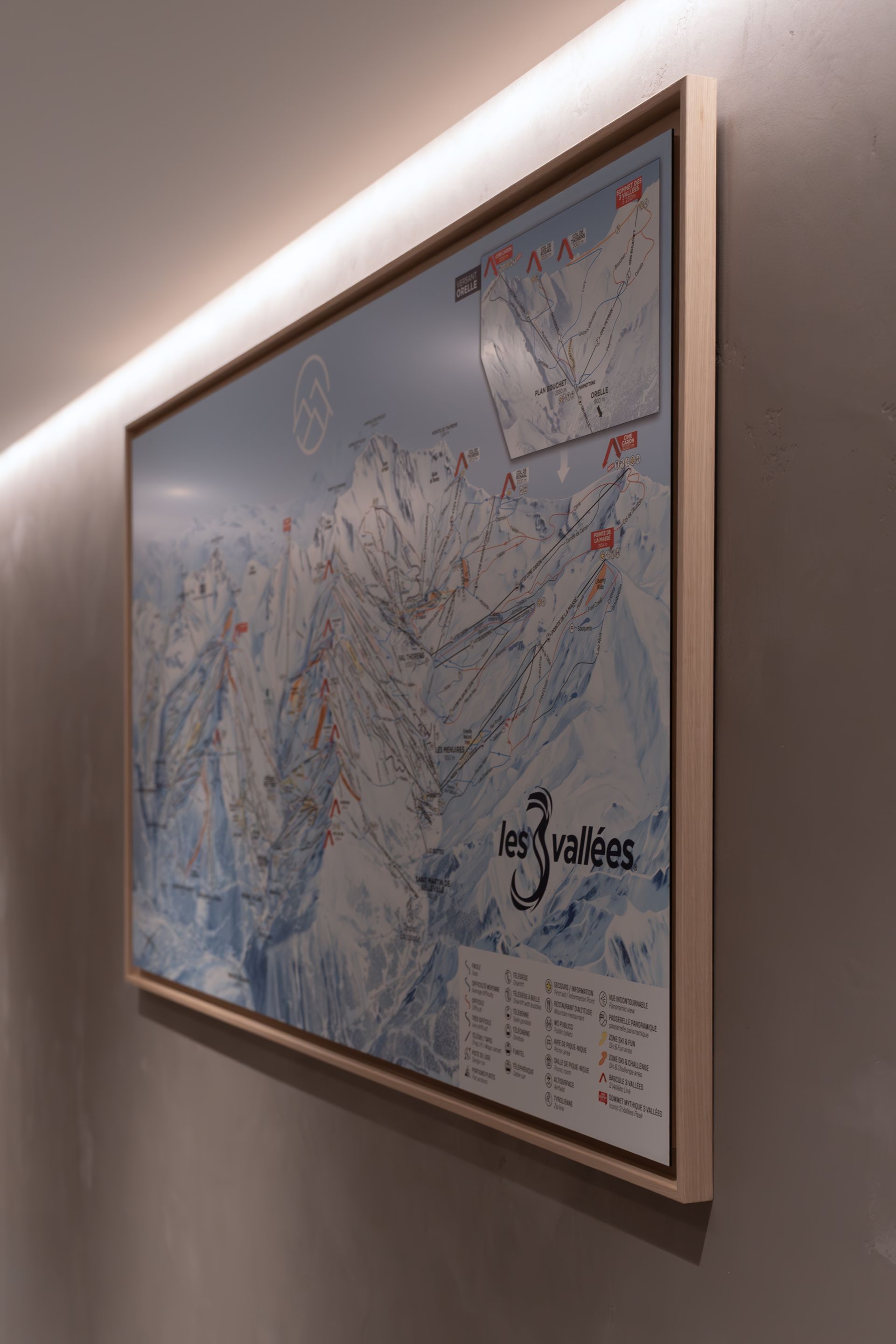 Chalet Escapade A large map of a ski resort is hanging on a wall.