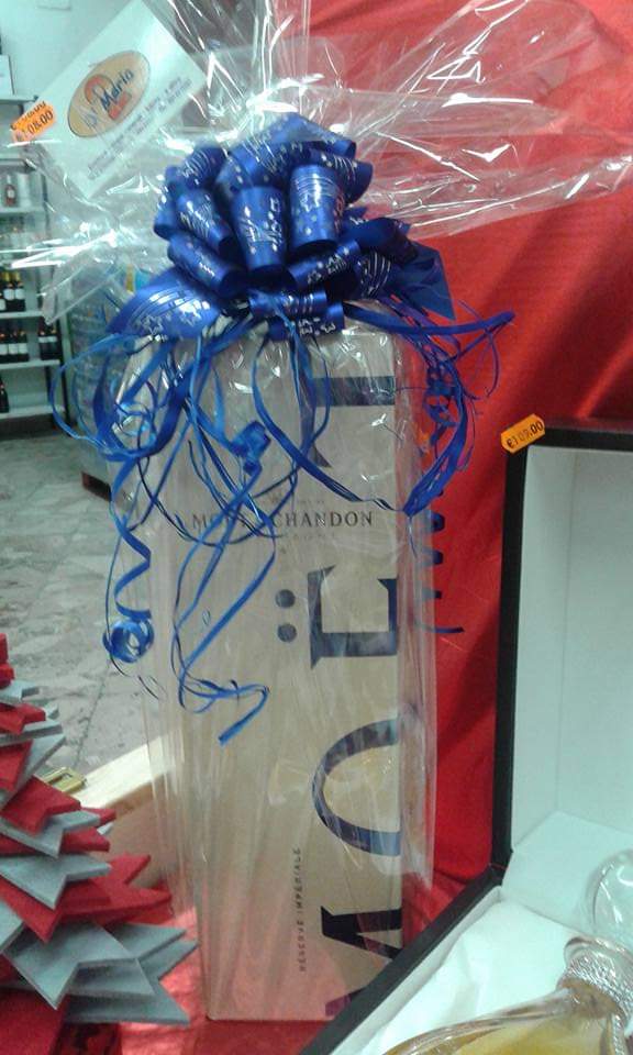 champagne con confezione regalo natalizia