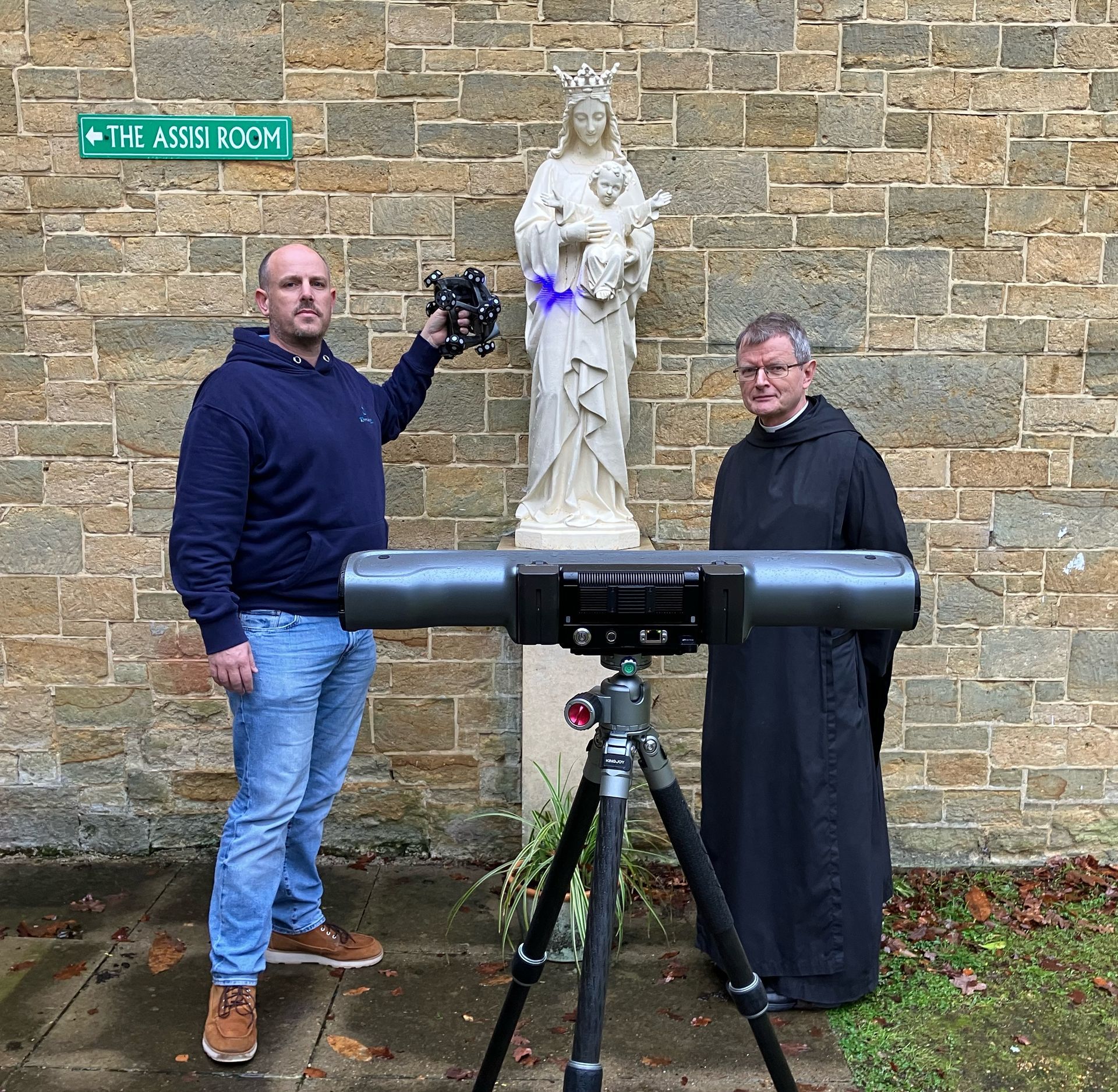 UK Benedictine Monks assist Australian school in restoring statue of Our Lady and Child