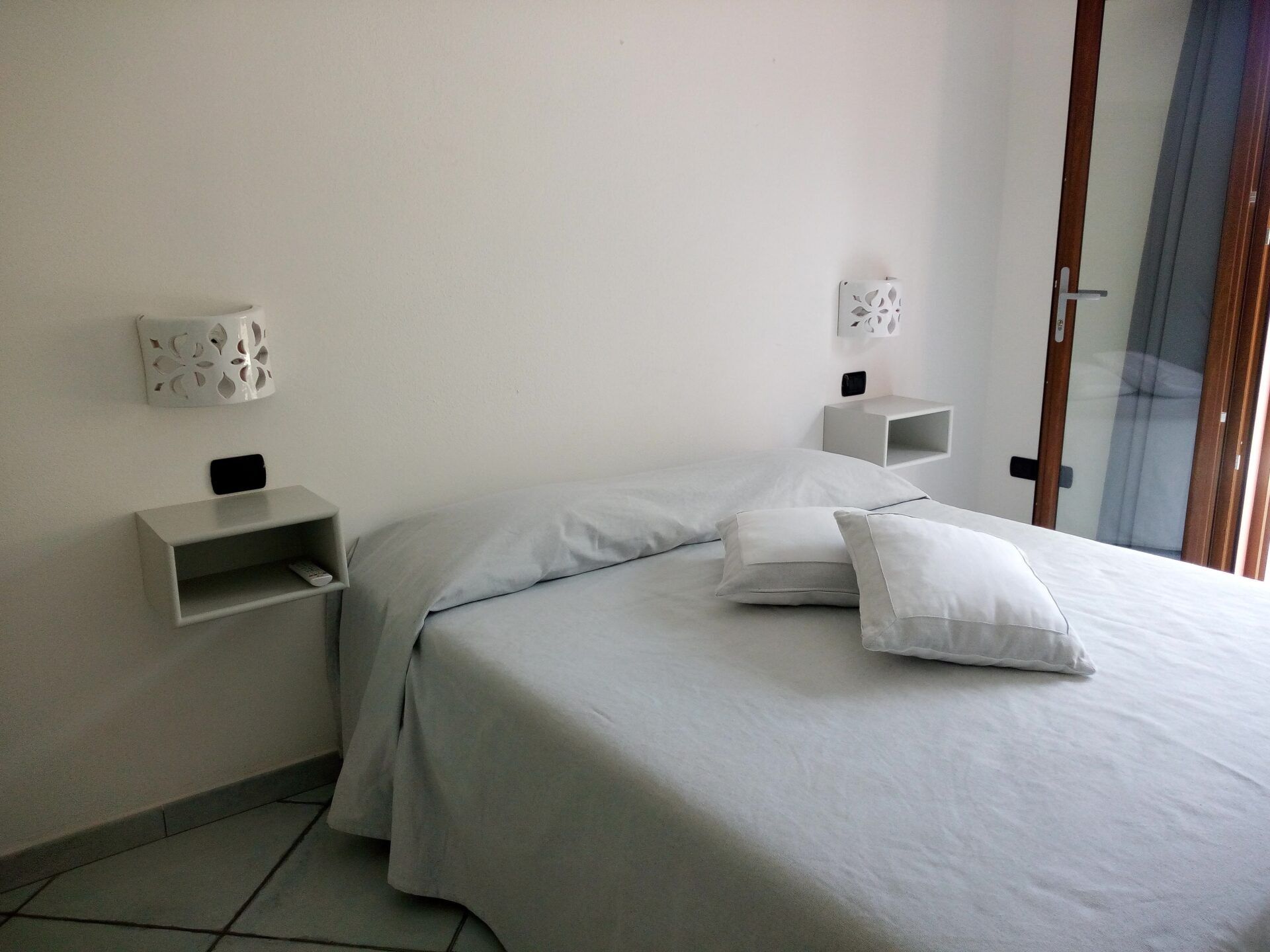 camera con vista giardino