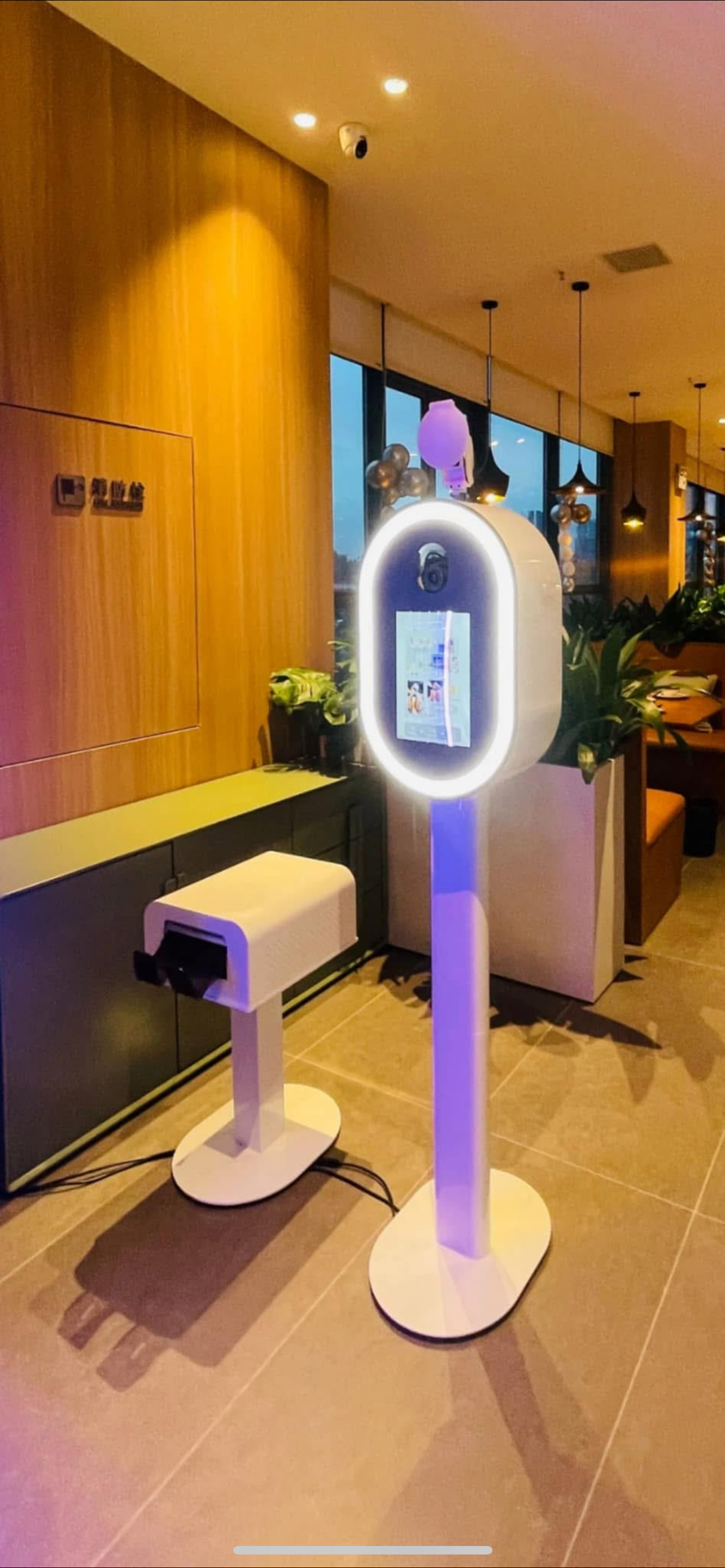 Perfect entry-level package for any event, offering high-quality DSLR selfies to capture your memorable moments.