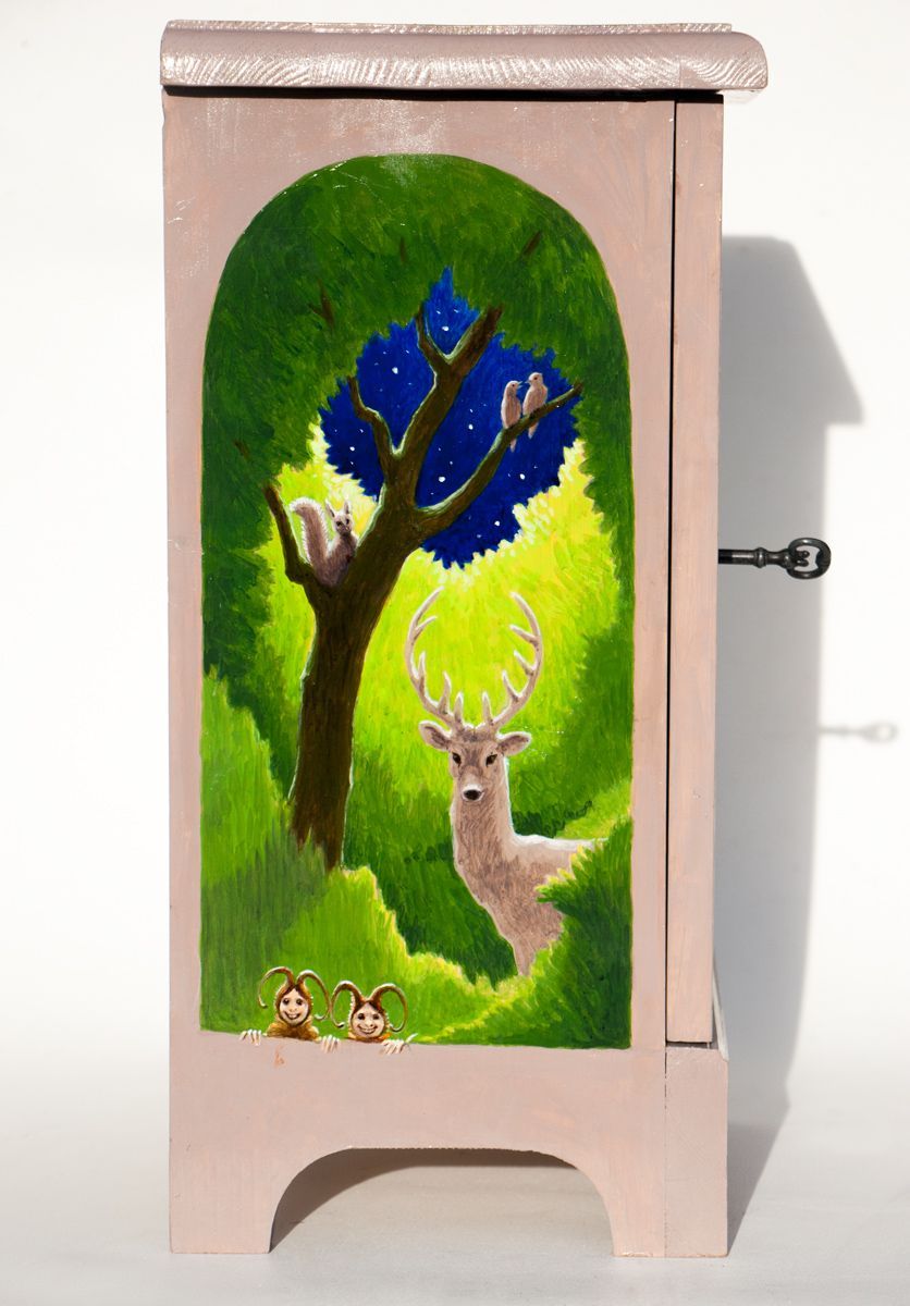 Kastje beschilderd door Maria Huijben, rechterzijde