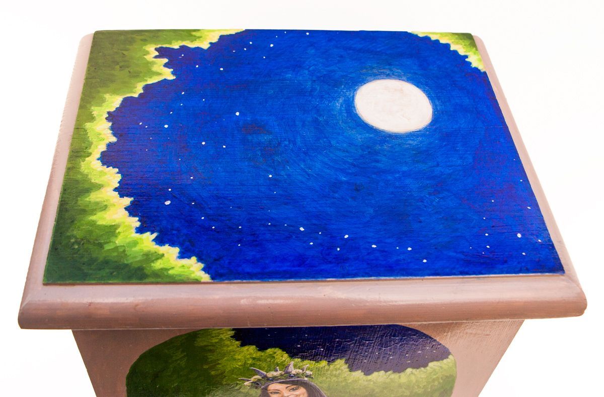 Kastje beschilderd door Maria Huijben, bovenzijde