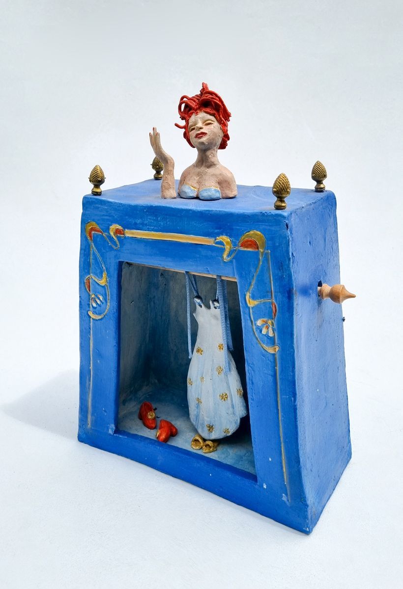 Dame uit de kast - keramiek van Joke Roberti