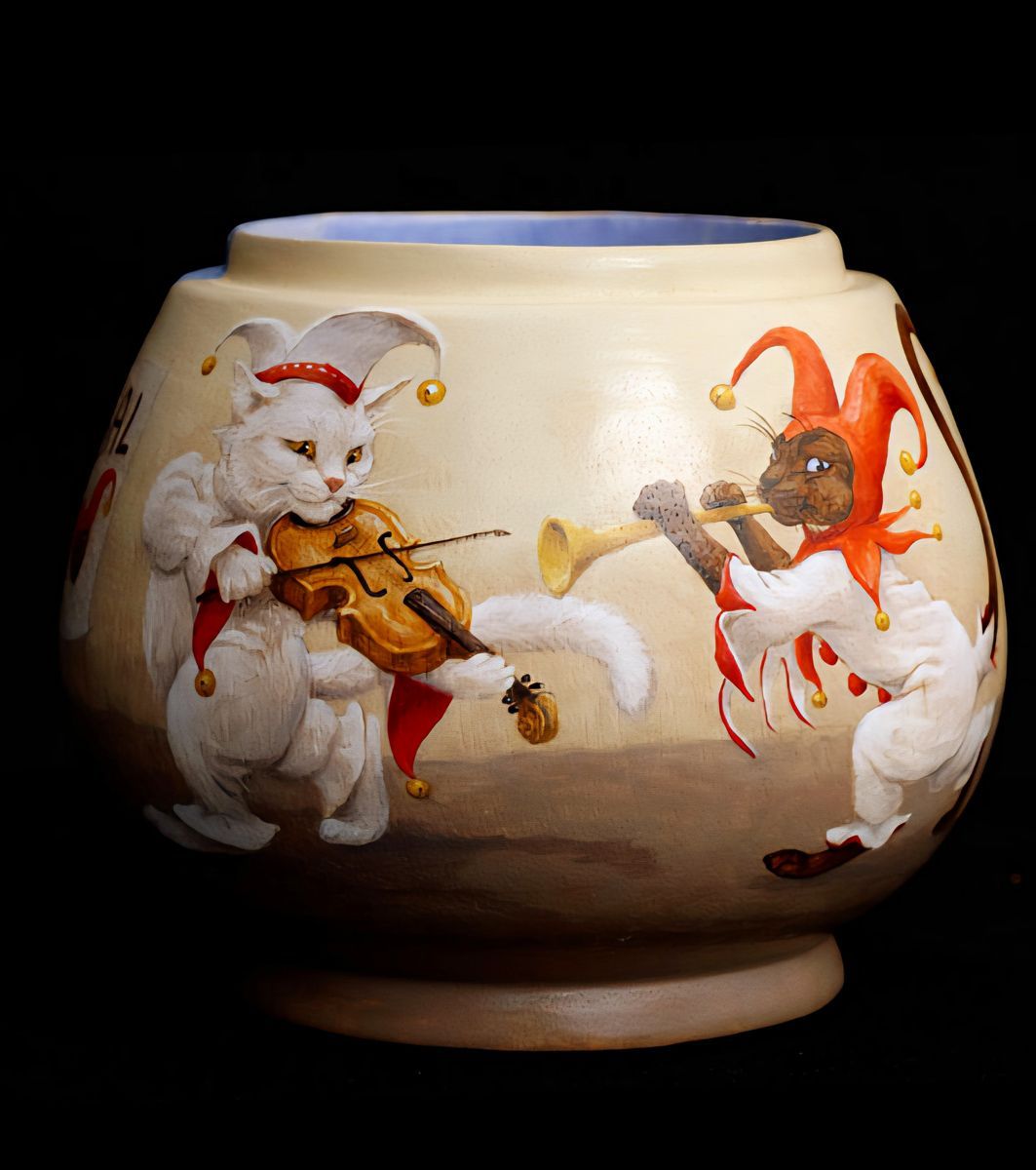 Een beschilderde pot van Maria Huijben met een vioolspelende poes