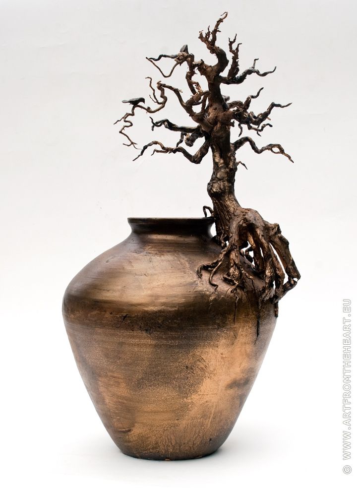 Bronzen urn met boom