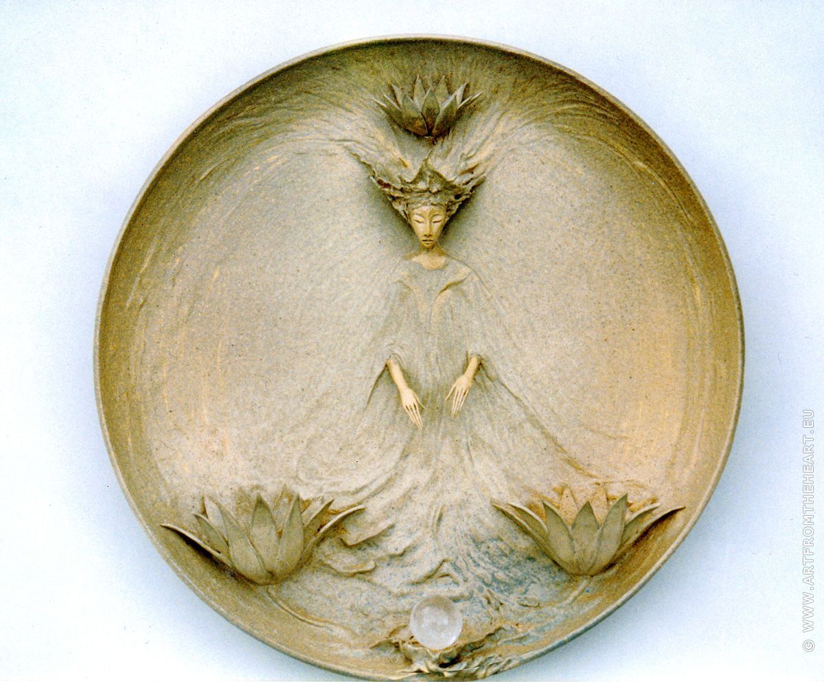 Koningin van kelken, keramiek wandbord