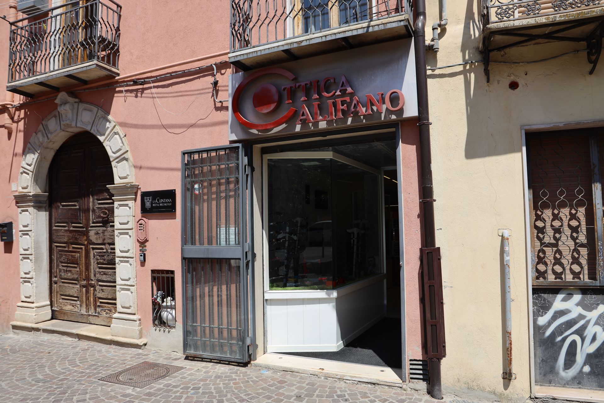 interno del negozio 02