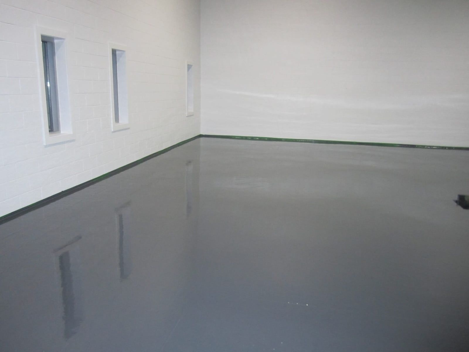 Residential epoxy garage floor