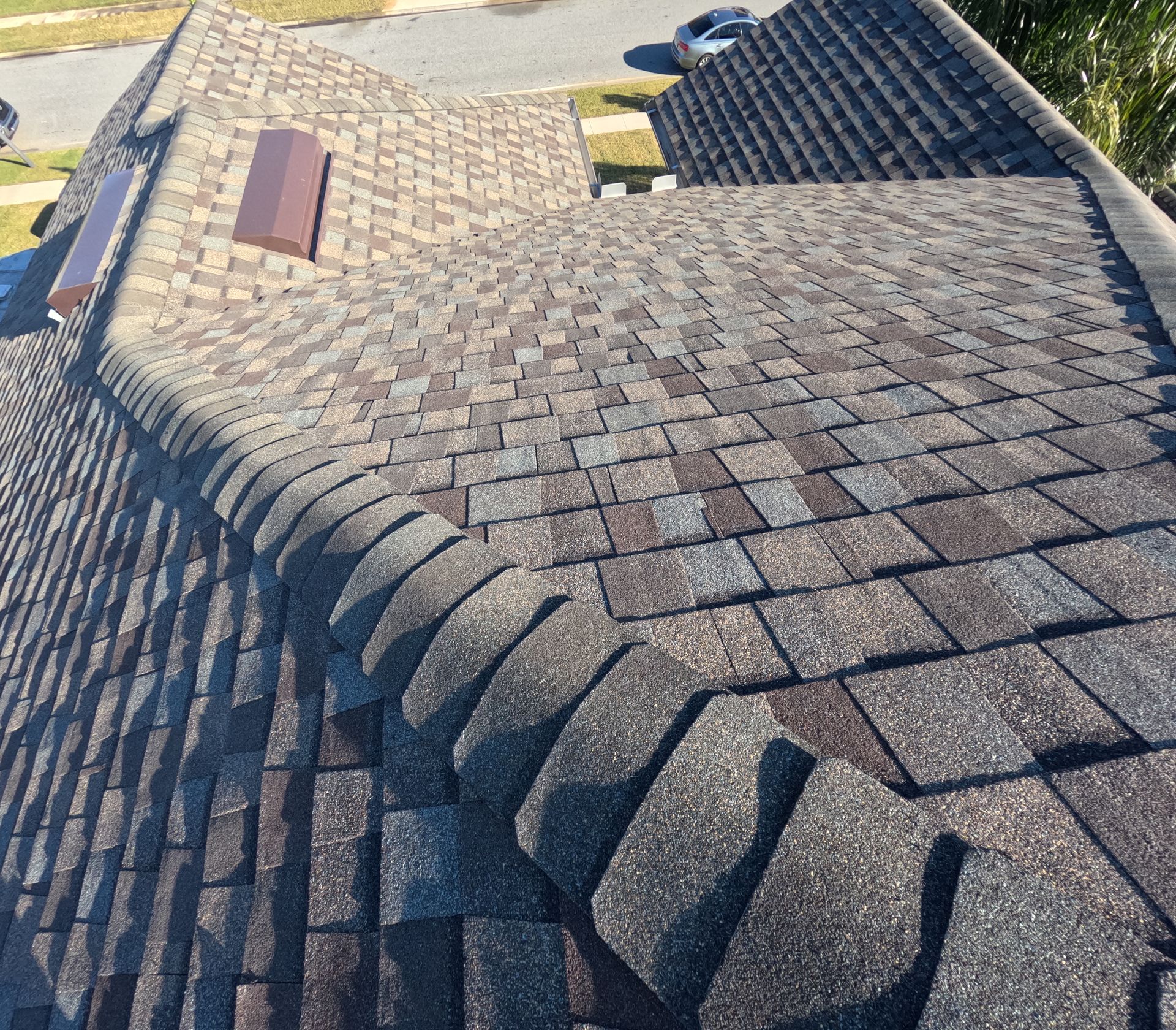 Architectural asphalt shingle roof installed on an Orlando home