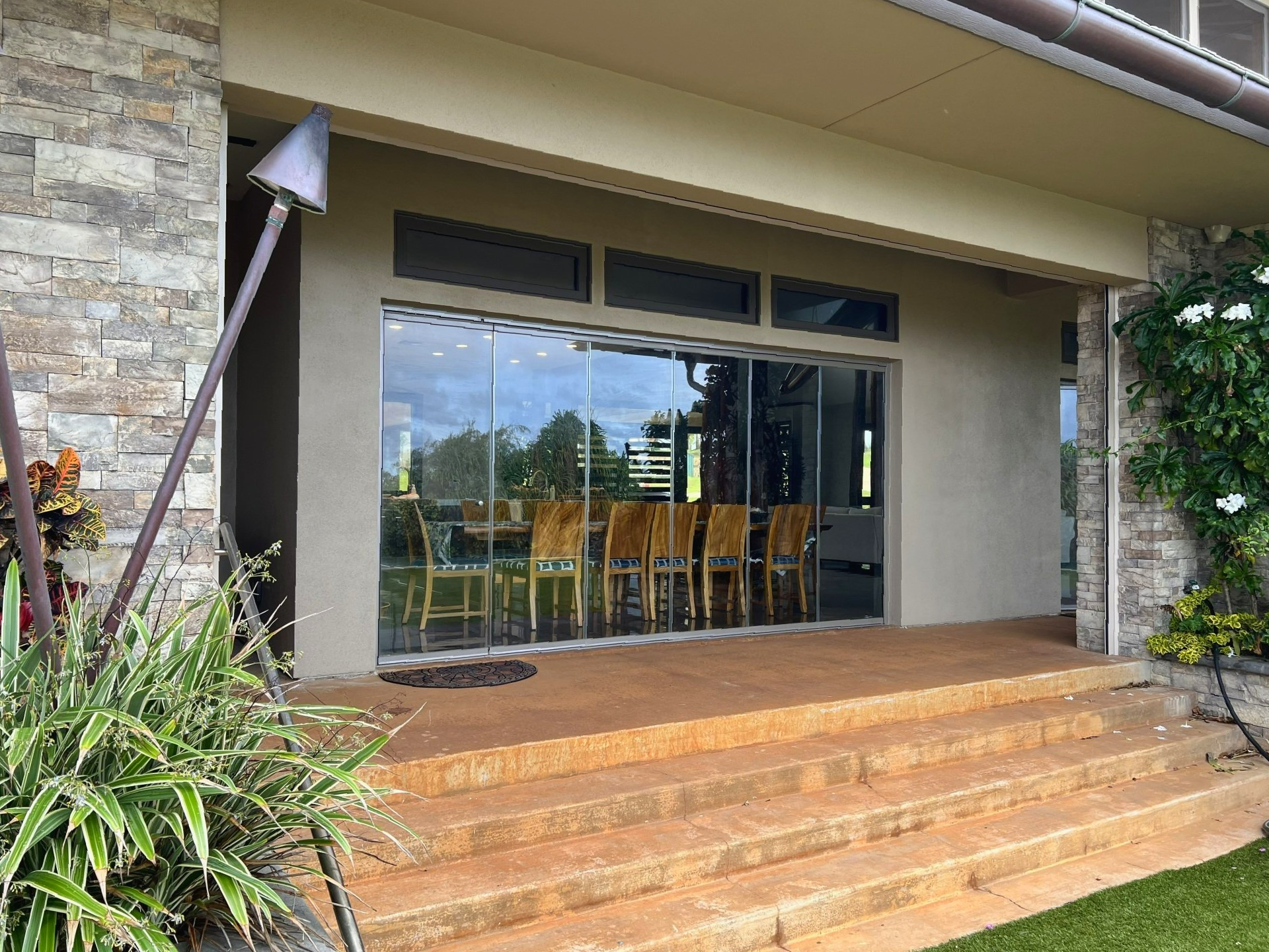 Frameless Folding Doors 