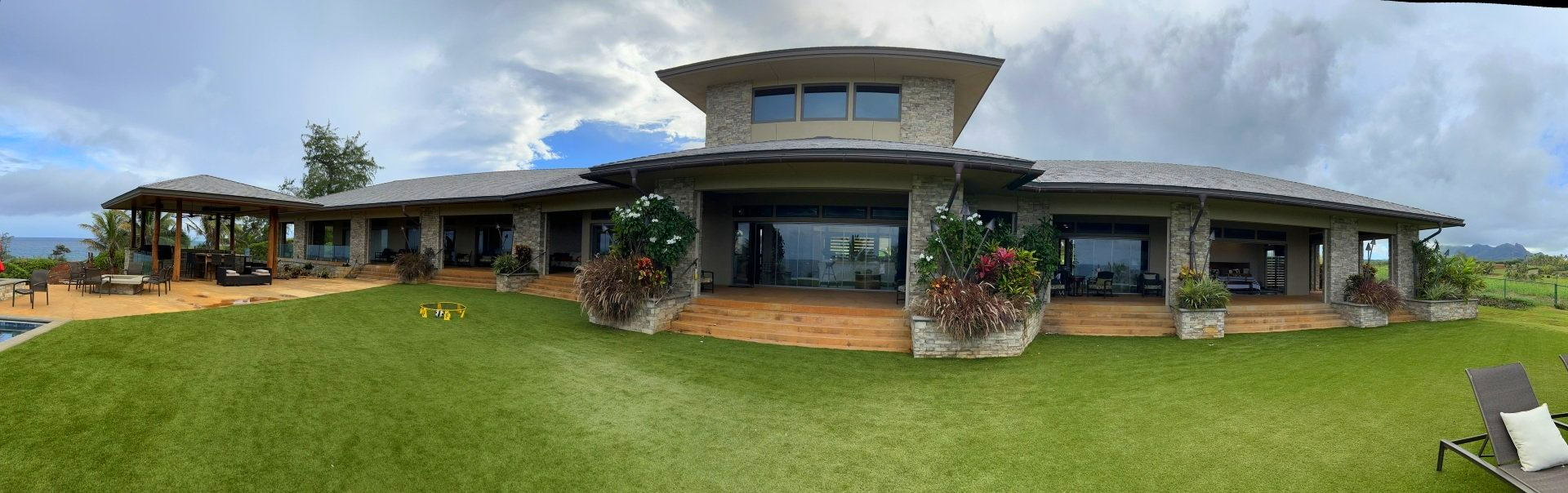 Frameless Folding Glass Wall Hawaii