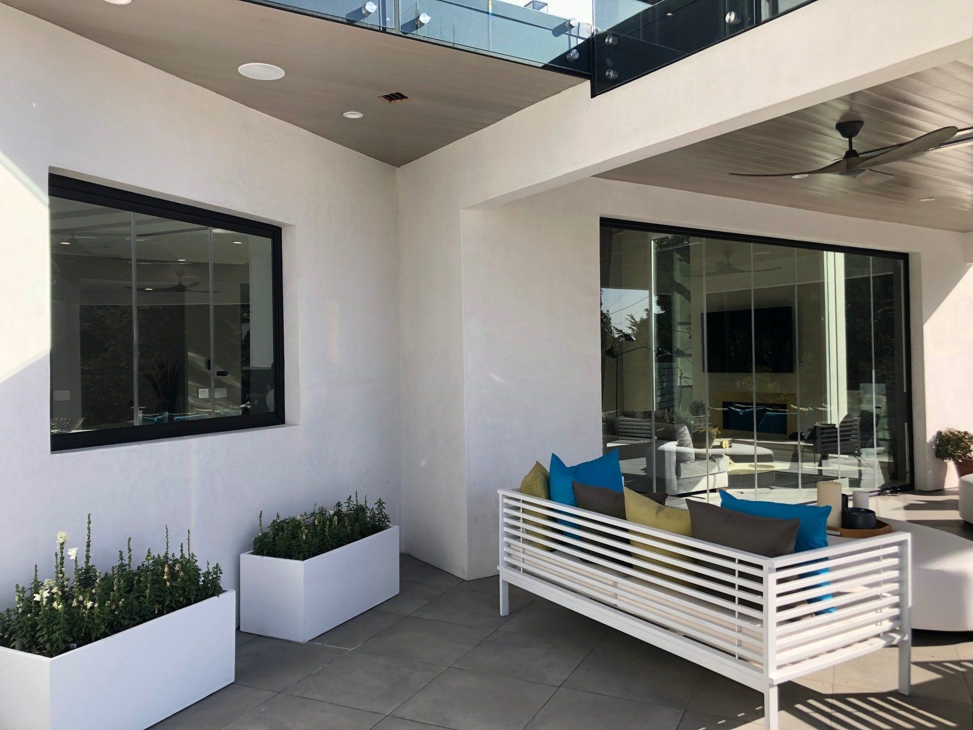 Frameless Folding Doors 